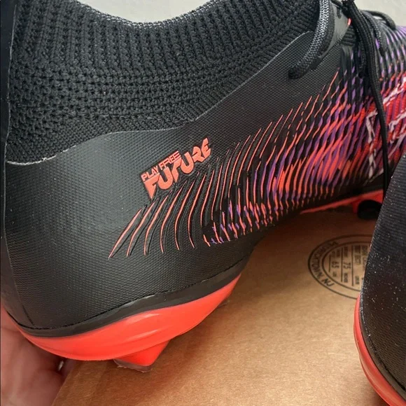 Womens 11.5 / Mens 9.5 Puma Black Soccer Cleats with Pink and Purple Woven Upper - Picture 7 of 7